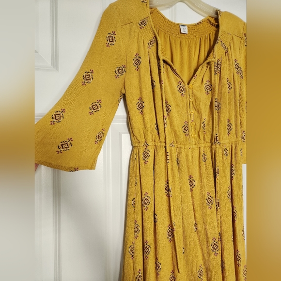 Old Navy Flocked Dress - Picture 3 of 4